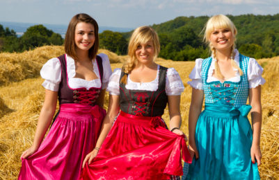 Dirndl Dekolleté Mit Kleiner Oberweite